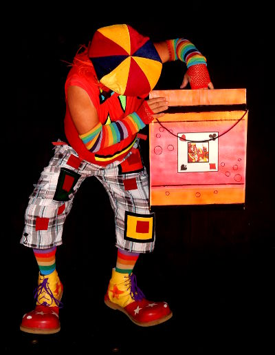 Le clown cherche un document